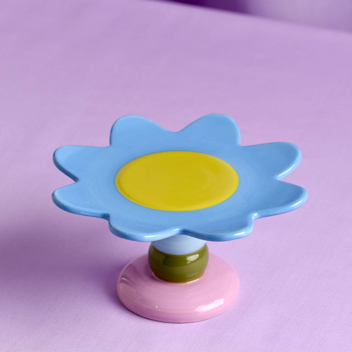 Himbeerblüten-Kuchenständer