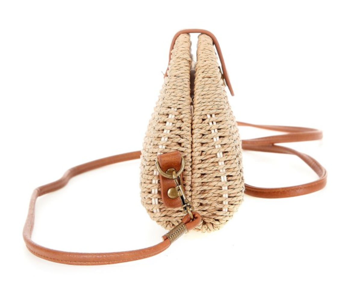 Halbmondtasche „Soléa“ – Kleine Korbtasche mit Schulterriemen aus Stroh & Eco-Leder