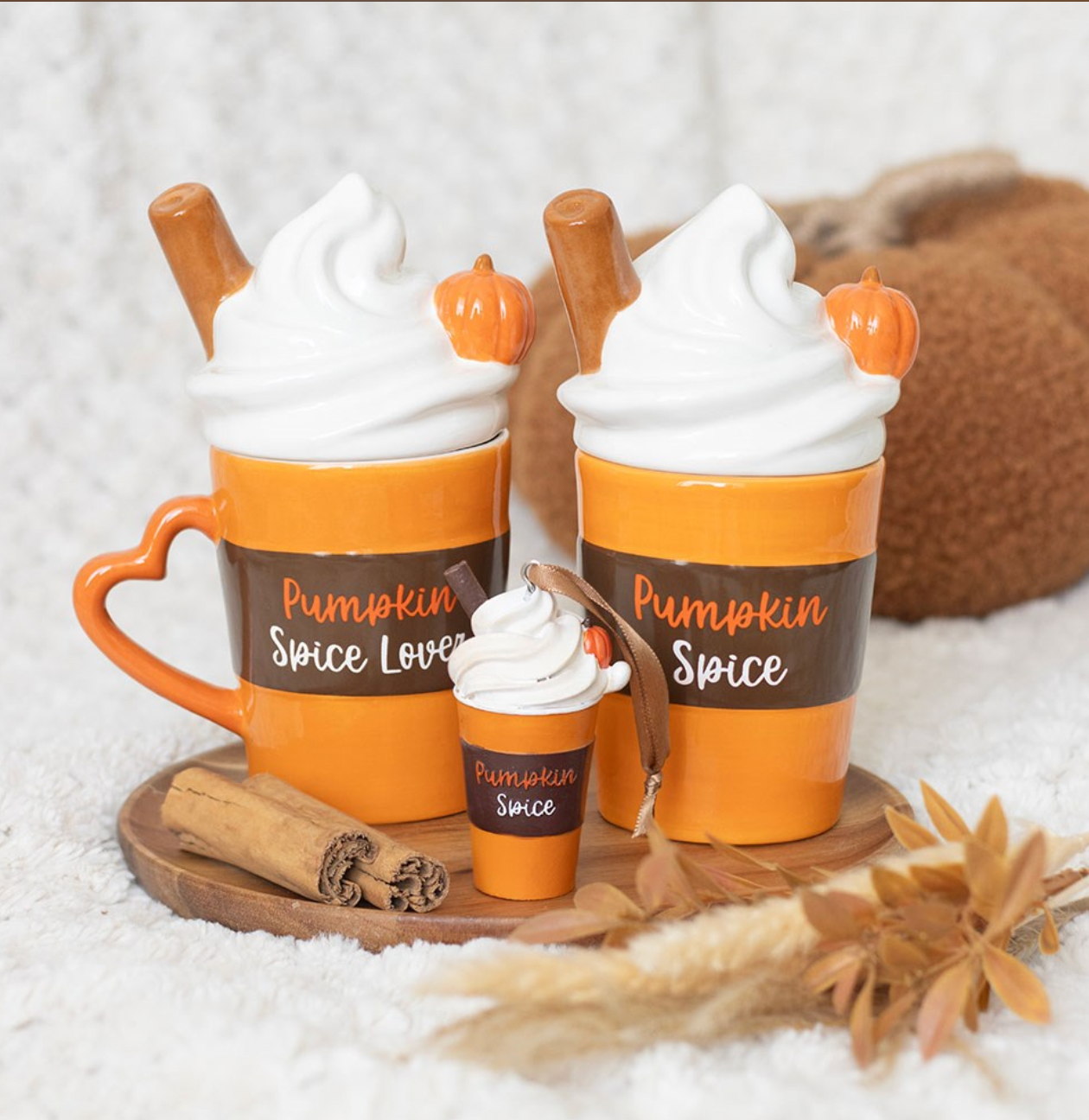 Tasse „Pumpkin Spice Love“ – Herbst-Mug mit Deckel