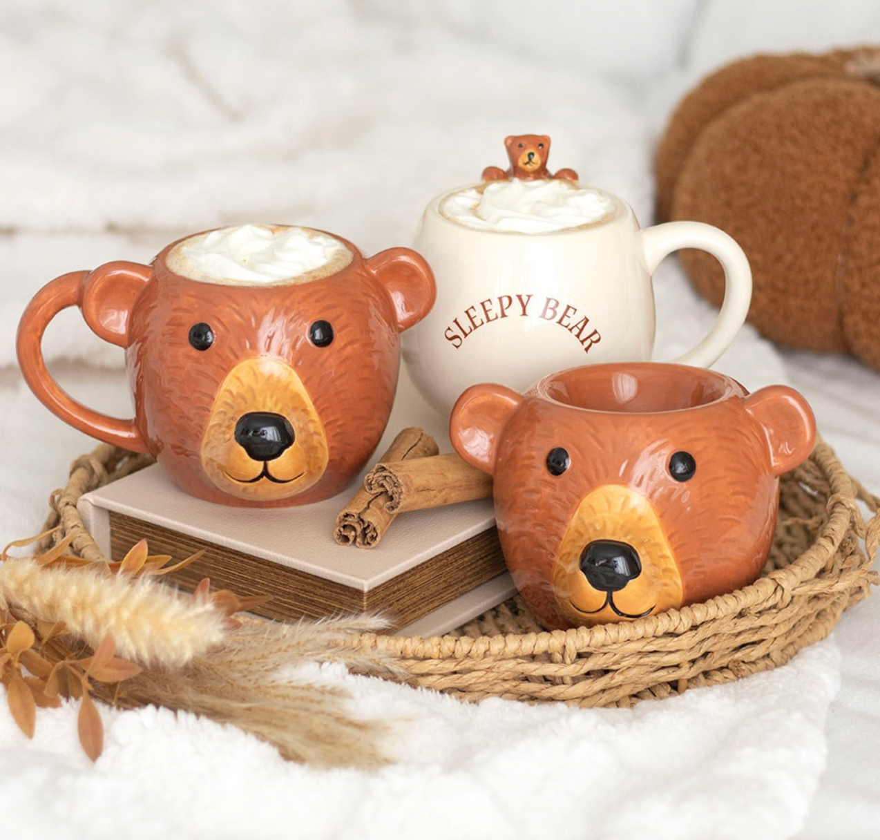 Tasse „Sleepy Bear“ – Kuscheltasse mit 3D-Bär