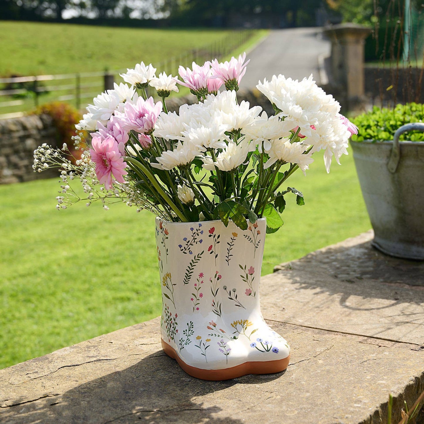 The Cottage Garden Keramikvase, klein, mit floralen Gummistiefeln