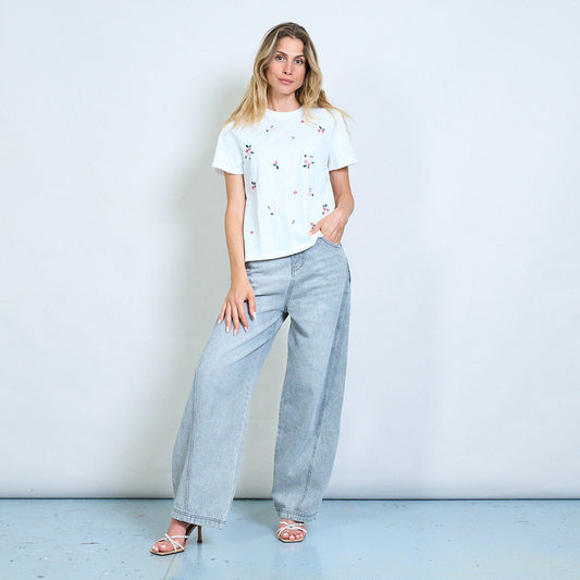 „Aurea“ – T-Shirt mit Mini-Blumen Stickerei