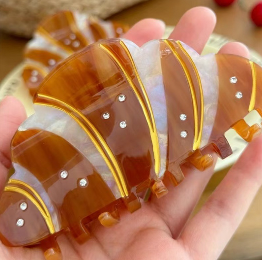 Haarklammer „Croissant Crush“ – für süße Hair Moments