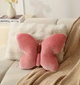 Butterfly Bliss – Samtig weiches Schmetterlingskissen in Rosa