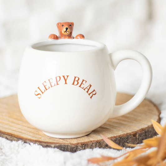 Tasse „Sleepy Bear“ – Kuscheltasse mit 3D-Bär