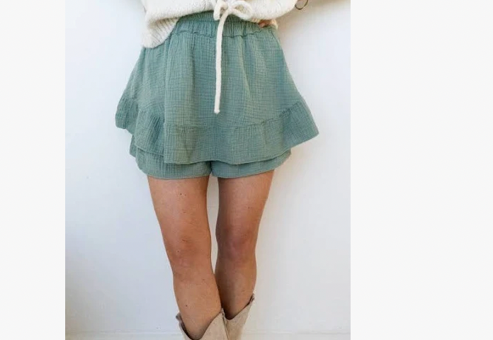 Skort „Luna“ – Sommerleicht mit Volant-Flair